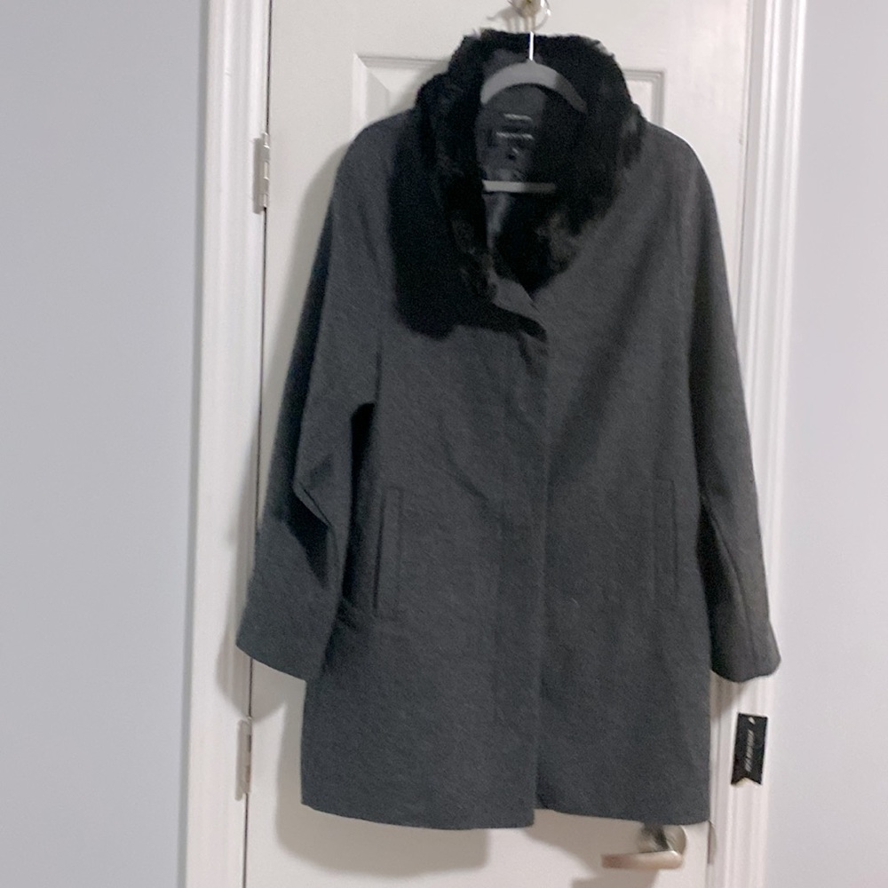 Timeless Jones New York graphite gray coat with attached faux fur collar!